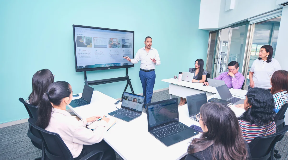 Online vs Classroom Learning: What Works Best in Pakistan